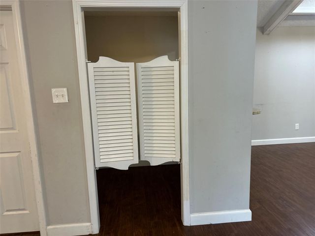 1805 King Arthur Court, Pinehurst, TX 77630