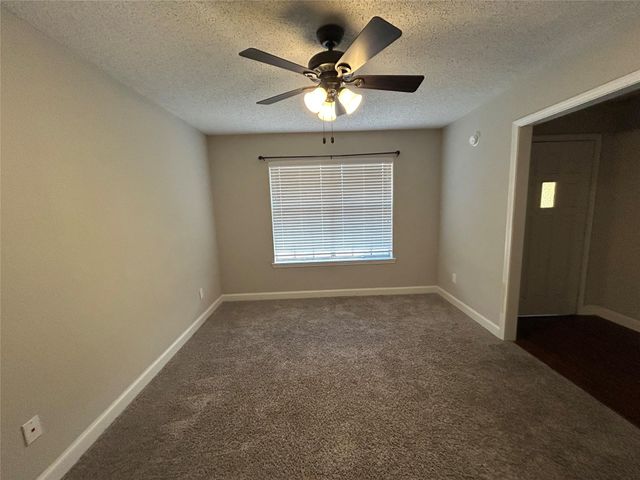 1805 King Arthur Court, Pinehurst, TX 77630