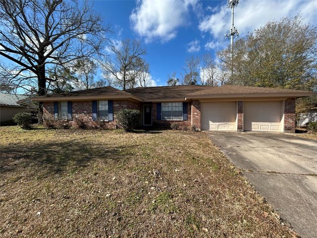 1805 King Arthur Court, Pinehurst, TX 77630