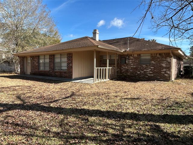 1805 King Arthur Court, Pinehurst, TX 77630