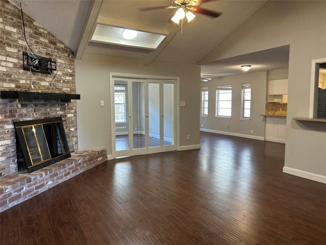 1805 King Arthur Court, Pinehurst, TX 77630