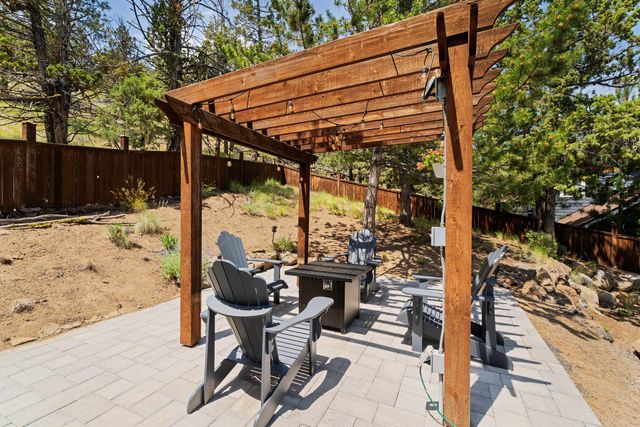 3057 NW Colonial Drive, Bend, OR 97703