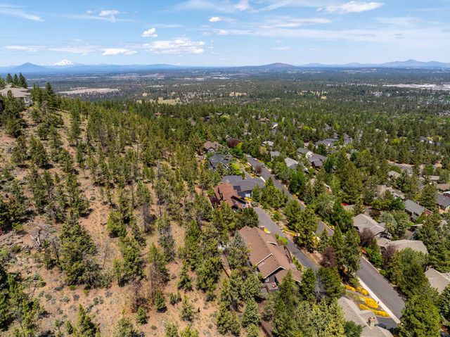 3057 NW Colonial Drive, Bend, OR 97703