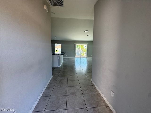 3803 NE 9th PL, Cape Coral, FL 33909