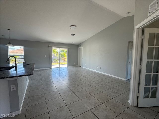 3803 NE 9th PL, Cape Coral, FL 33909