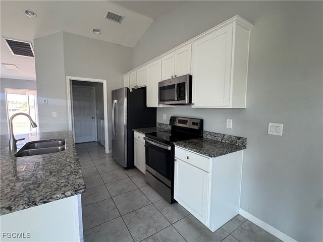 3803 NE 9th PL, Cape Coral, FL 33909