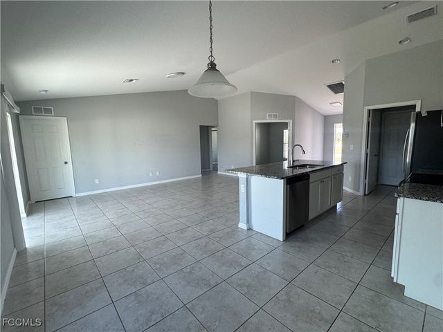 3803 NE 9th PL, Cape Coral, FL 33909