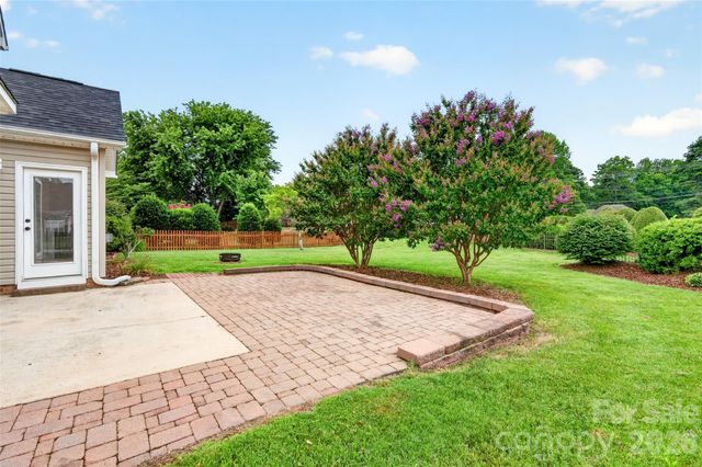 104 Elizabeth Hearth Road, Mooresville, NC 28115