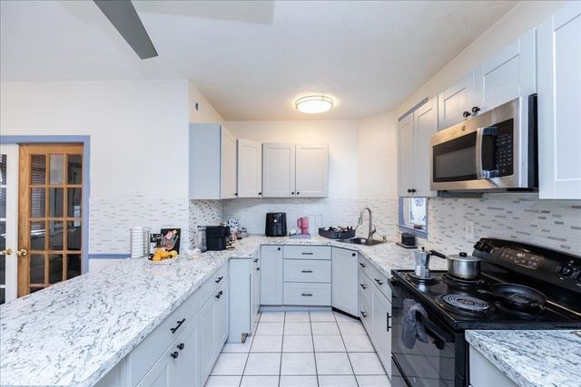 10 High Rock St, Lynn, MA 01902