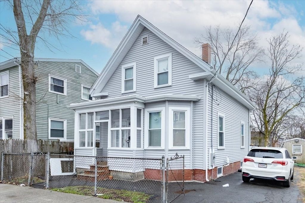 10 High Rock St, Lynn, MA 01902