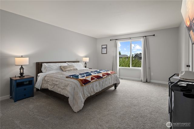 213 Bondgard Avenue E, Enumclaw, WA 98022