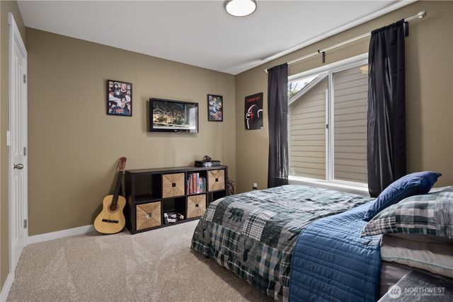 213 Bondgard Avenue E, Enumclaw, WA 98022