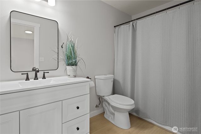 213 Bondgard Avenue E, Enumclaw, WA 98022