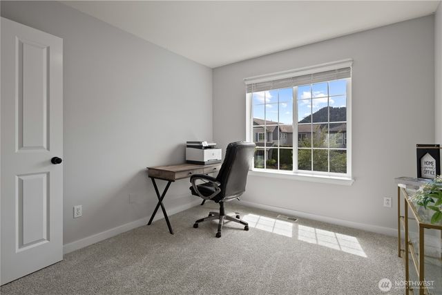 213 Bondgard Avenue E, Enumclaw, WA 98022