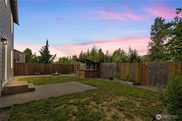 213 Bondgard Avenue E, Enumclaw, WA 98022