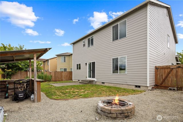 213 Bondgard Avenue E, Enumclaw, WA 98022