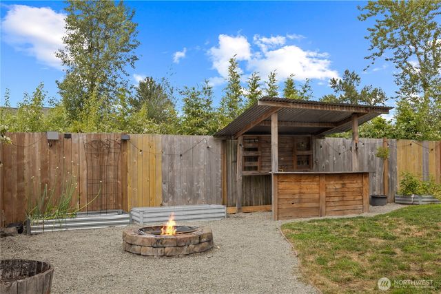 213 Bondgard Avenue E, Enumclaw, WA 98022