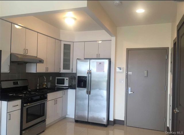 4226 147th Street 4A, Flushing, NY 11355