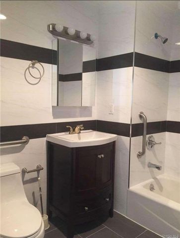 4226 147th Street 4A, Flushing, NY 11355