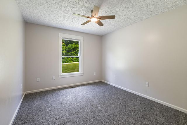 566 Lantern Way, Frenchburg, KY 40322
