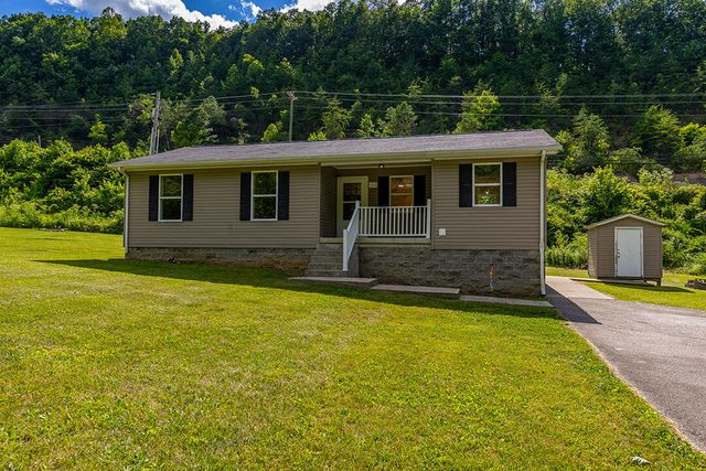 566 Lantern Way, Frenchburg, KY 40322