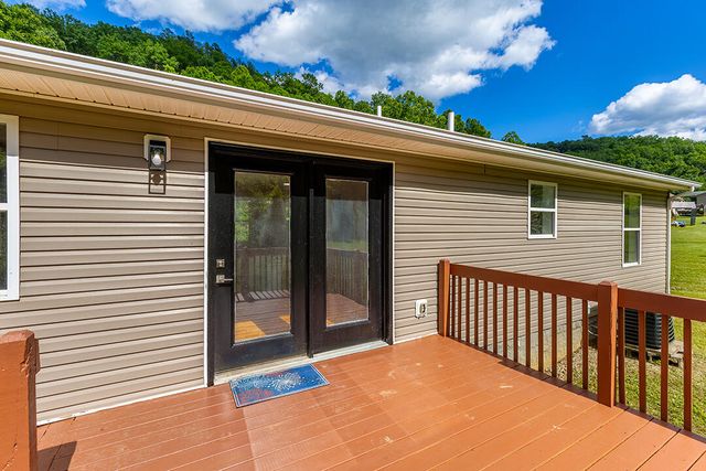 566 Lantern Way, Frenchburg, KY 40322