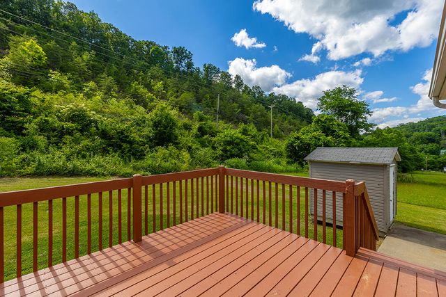 566 Lantern Way, Frenchburg, KY 40322