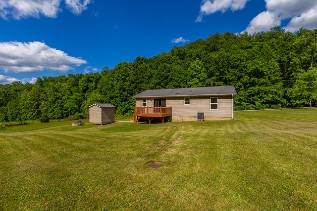 566 Lantern Way, Frenchburg, KY 40322