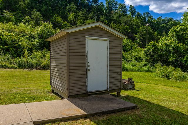 566 Lantern Way, Frenchburg, KY 40322