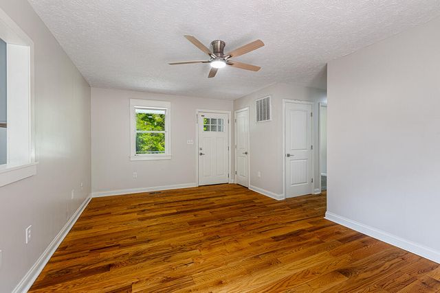 566 Lantern Way, Frenchburg, KY 40322