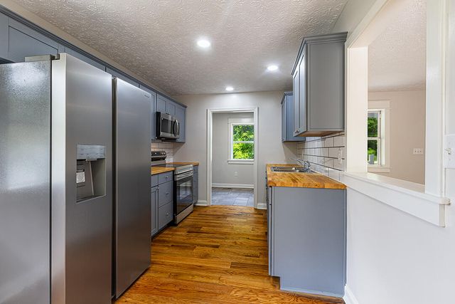 566 Lantern Way, Frenchburg, KY 40322