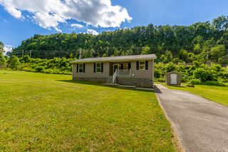 566 Lantern Way, Frenchburg, KY 40322