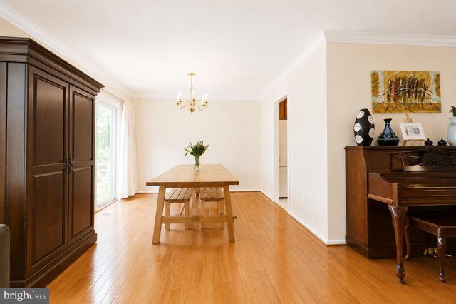 2518 LINDLEY TER, Rockville, MD 20850