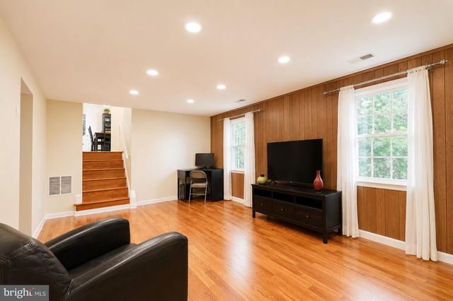 2518 LINDLEY TER, Rockville, MD 20850