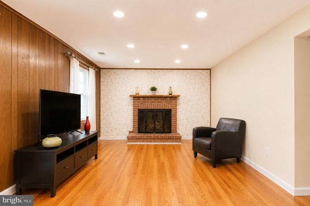 2518 LINDLEY TER, Rockville, MD 20850