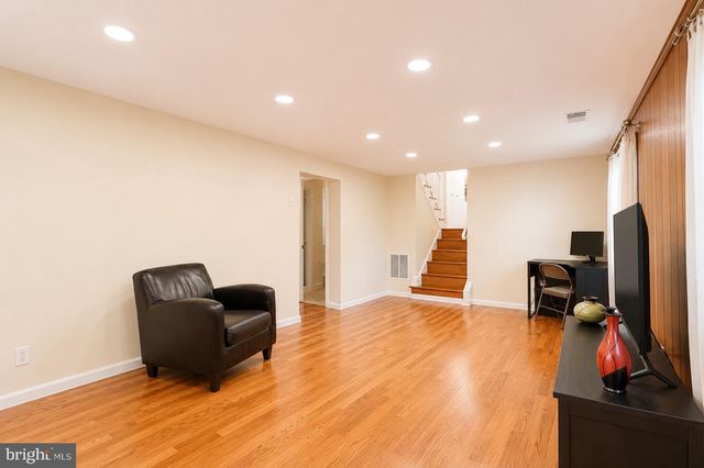 2518 LINDLEY TER, Rockville, MD 20850