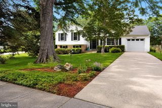 2518 LINDLEY TER, Rockville, MD 20850
