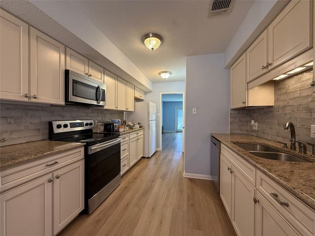 6370 Creekbend Drive 55, Houston, TX 77096