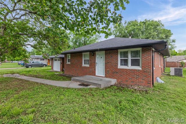 2417 Sylvan, Alton, IL 62010
