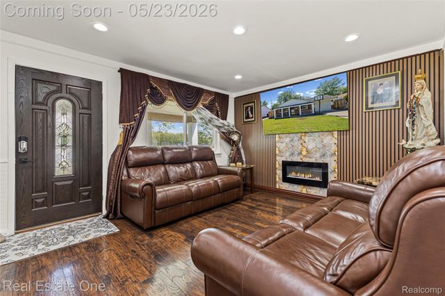 27445 Lorenz Street, Madison Heights, MI 48071