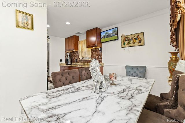 27445 Lorenz Street, Madison Heights, MI 48071