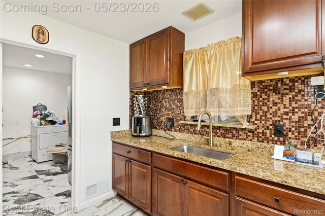 27445 Lorenz Street, Madison Heights, MI 48071