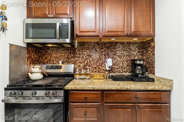 27445 Lorenz Street, Madison Heights, MI 48071