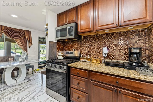 27445 Lorenz Street, Madison Heights, MI 48071