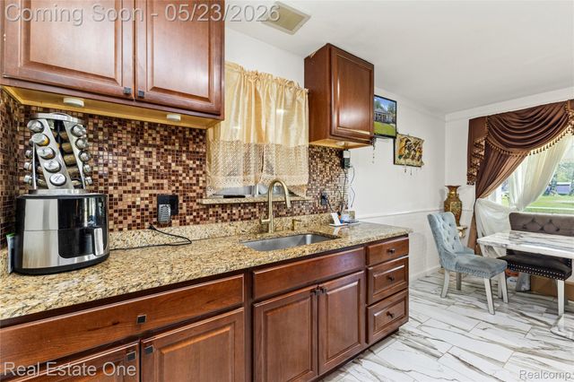 27445 Lorenz Street, Madison Heights, MI 48071