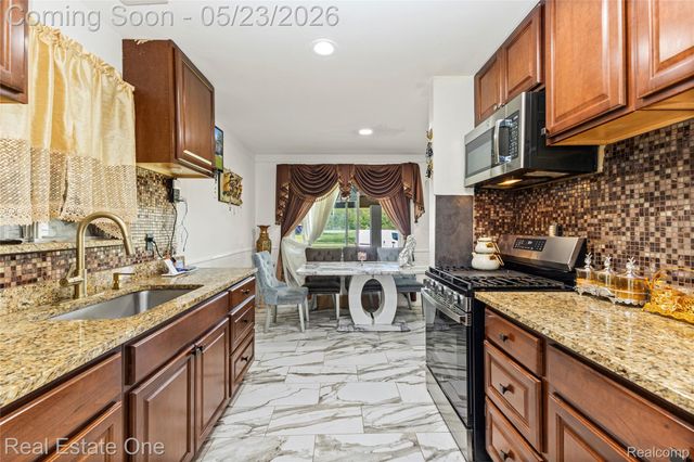 27445 Lorenz Street, Madison Heights, MI 48071