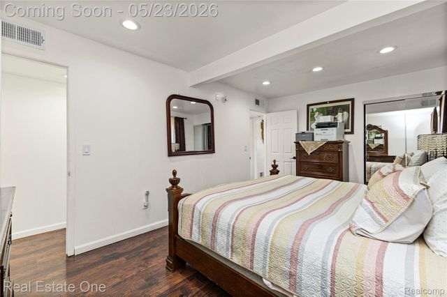 27445 Lorenz Street, Madison Heights, MI 48071