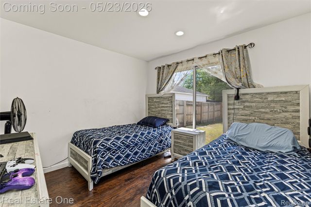 27445 Lorenz Street, Madison Heights, MI 48071
