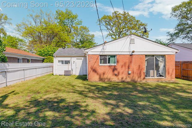 27445 Lorenz Street, Madison Heights, MI 48071