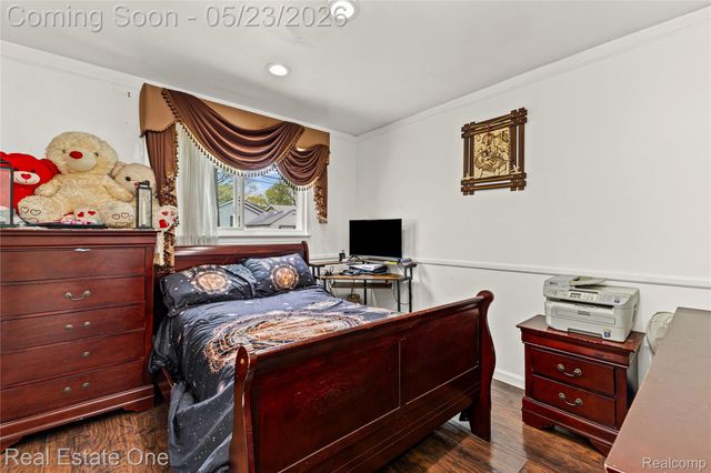 27445 Lorenz Street, Madison Heights, MI 48071